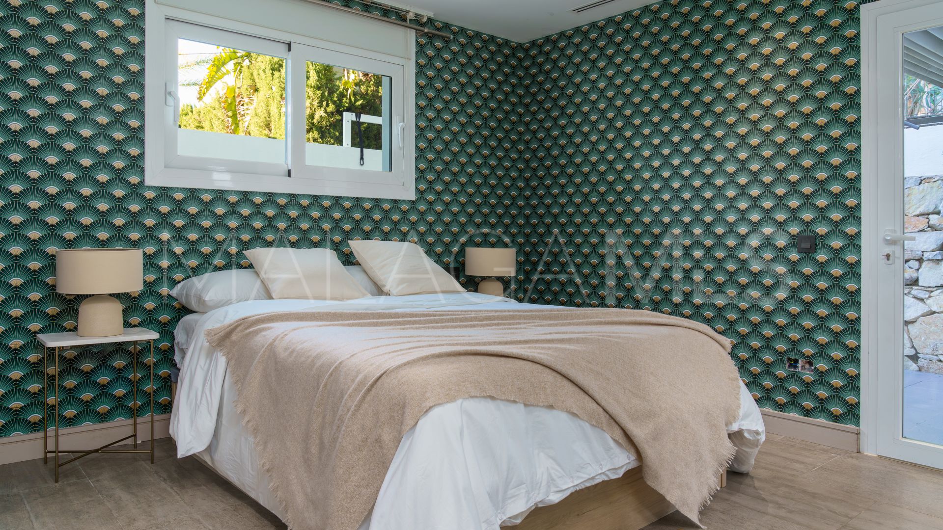 Villa for sale in Nueva Andalucia