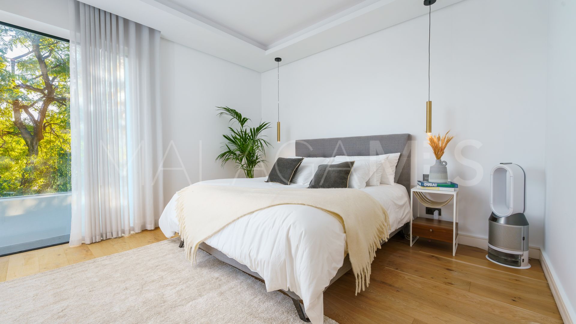 Villa for sale in Nueva Andalucia