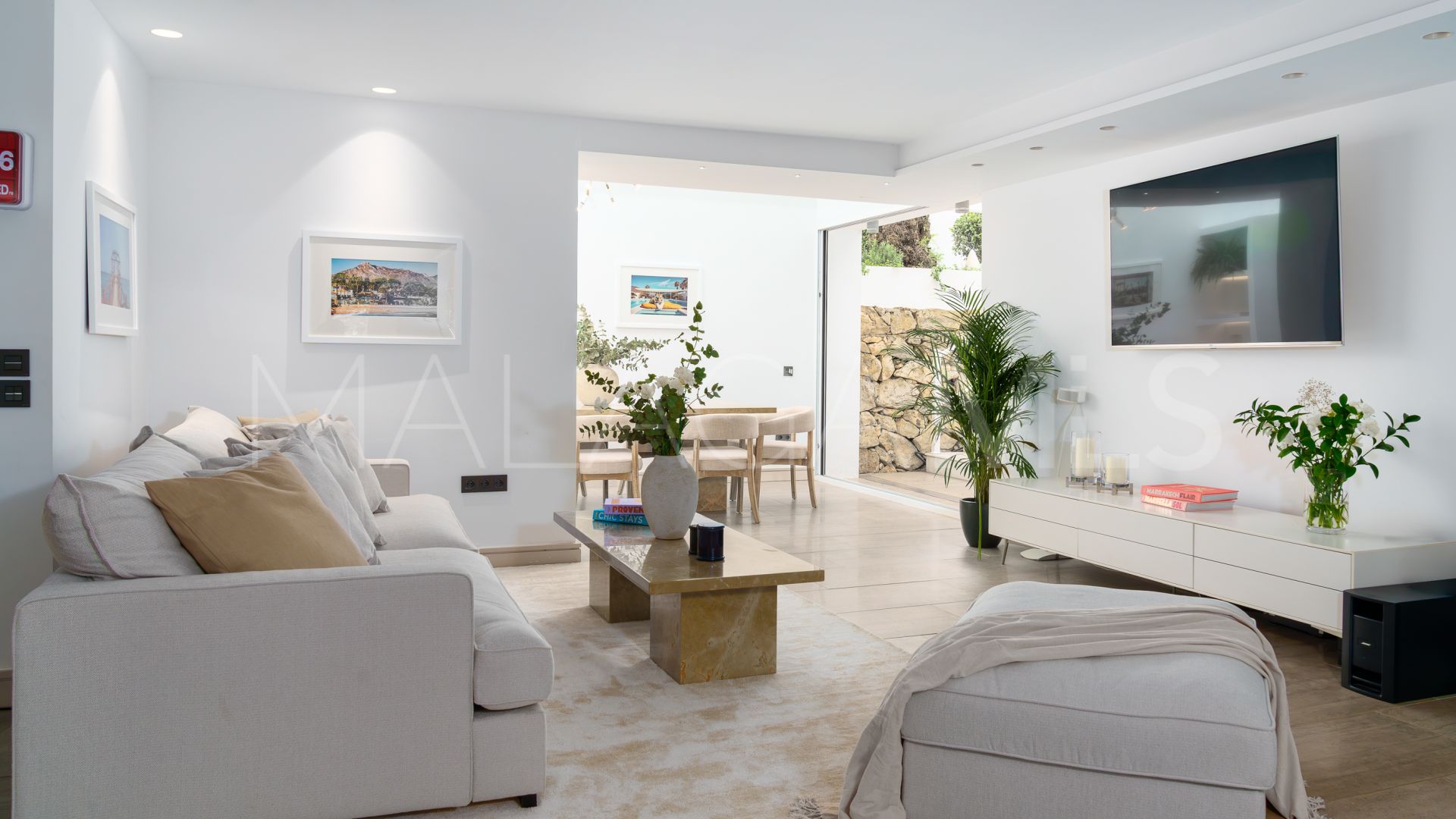 Villa for sale in Nueva Andalucia