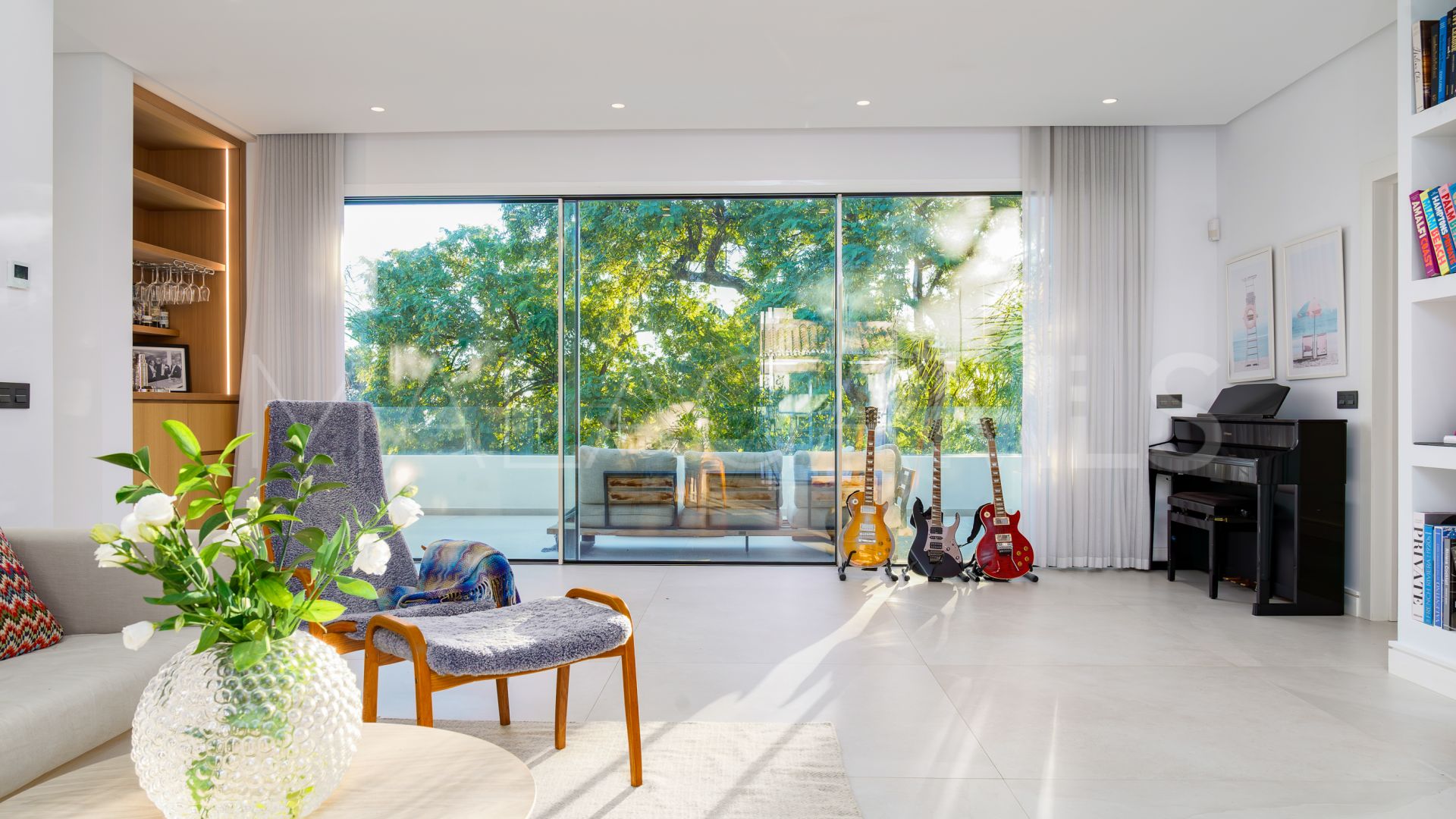 Villa for sale in Nueva Andalucia