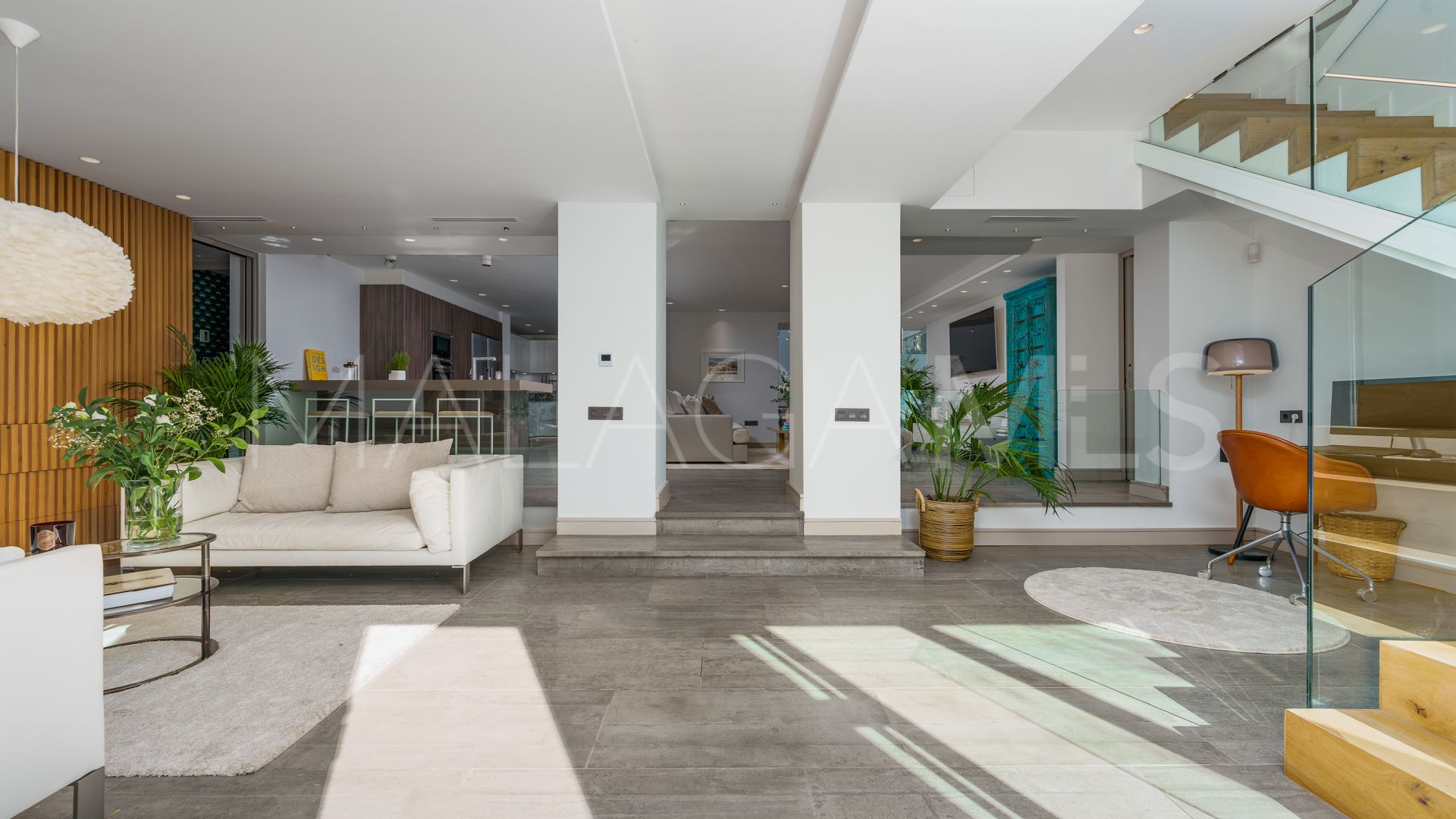 Villa for sale in Nueva Andalucia