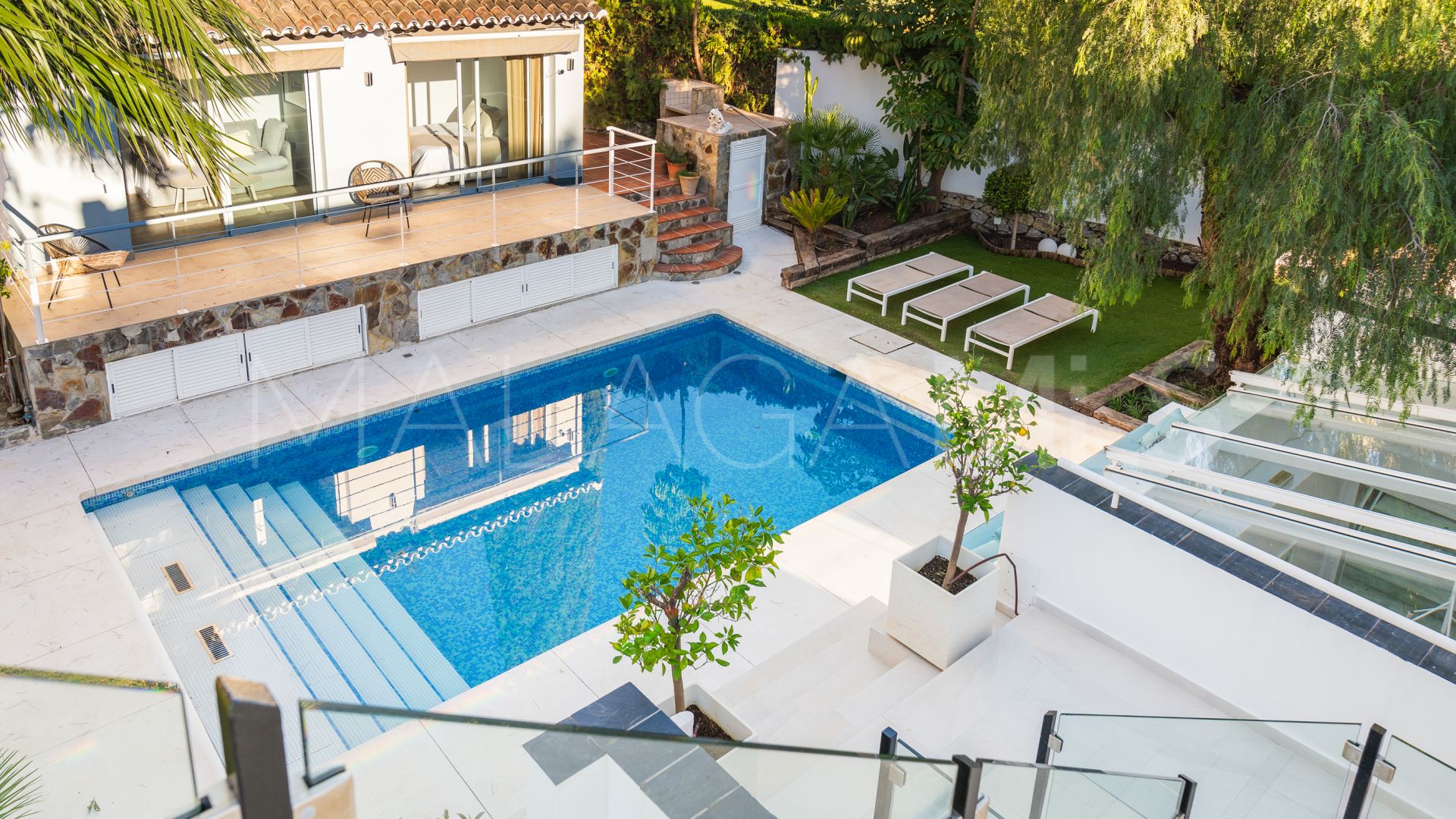 Villa for sale in Nueva Andalucia