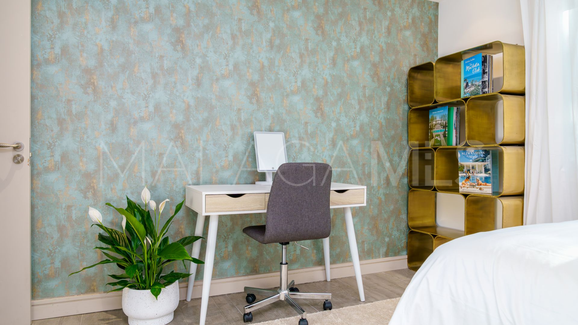 Villa for sale in Nueva Andalucia