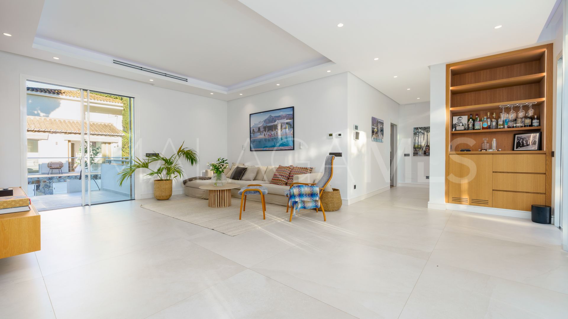 Villa for sale in Nueva Andalucia