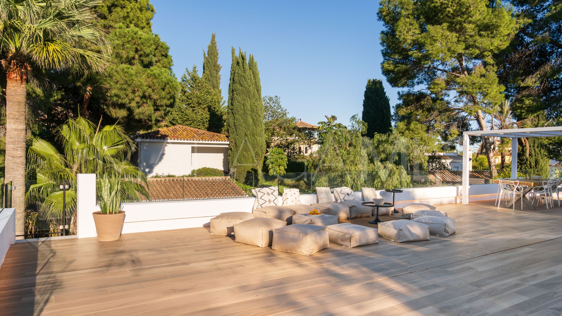 Villa for sale in Nueva Andalucia