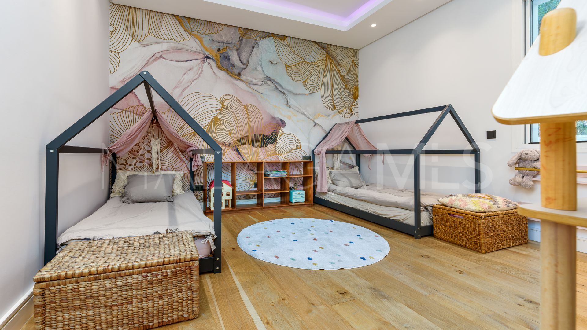 Villa for sale in Nueva Andalucia