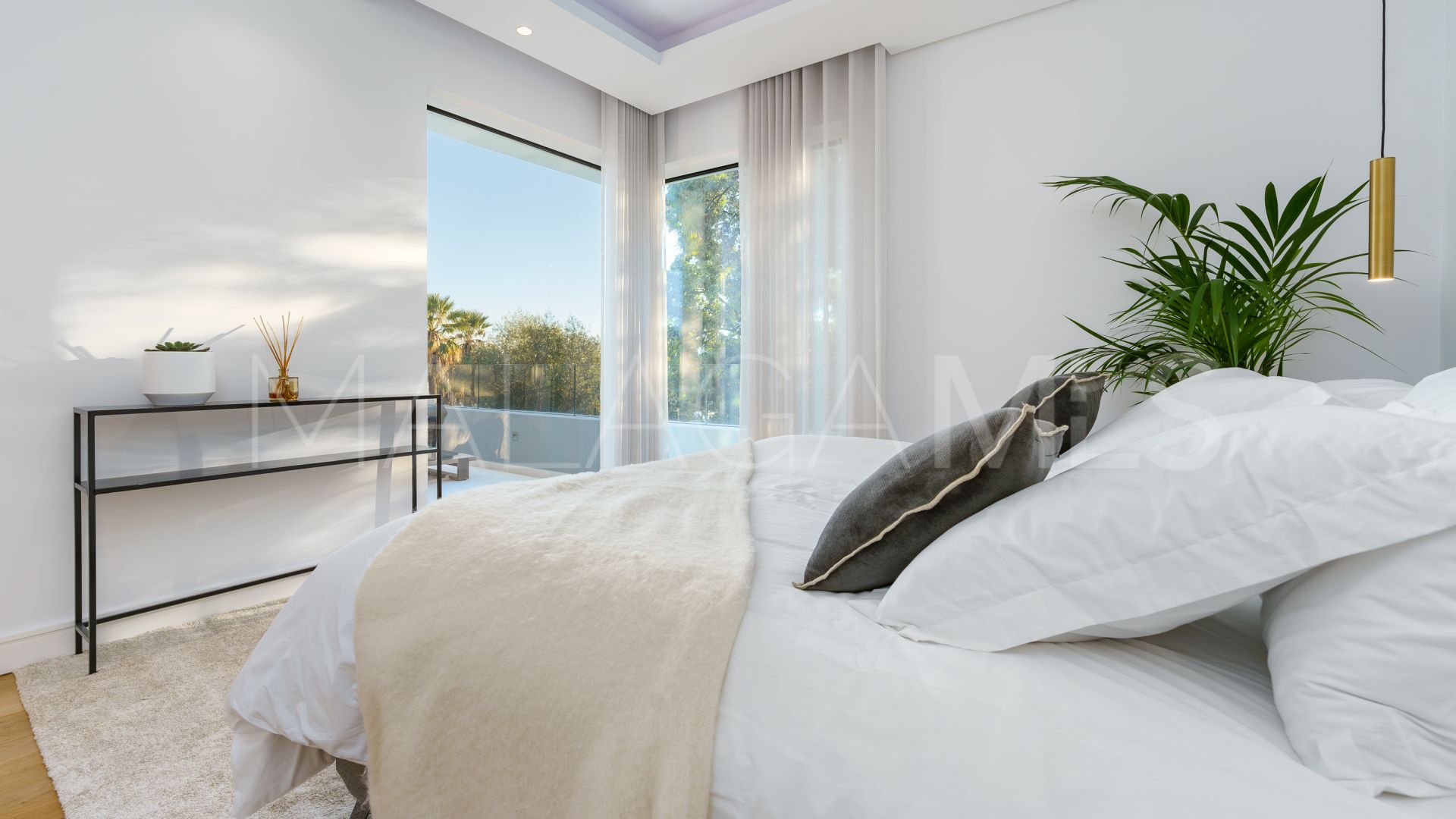 Villa for sale in Nueva Andalucia