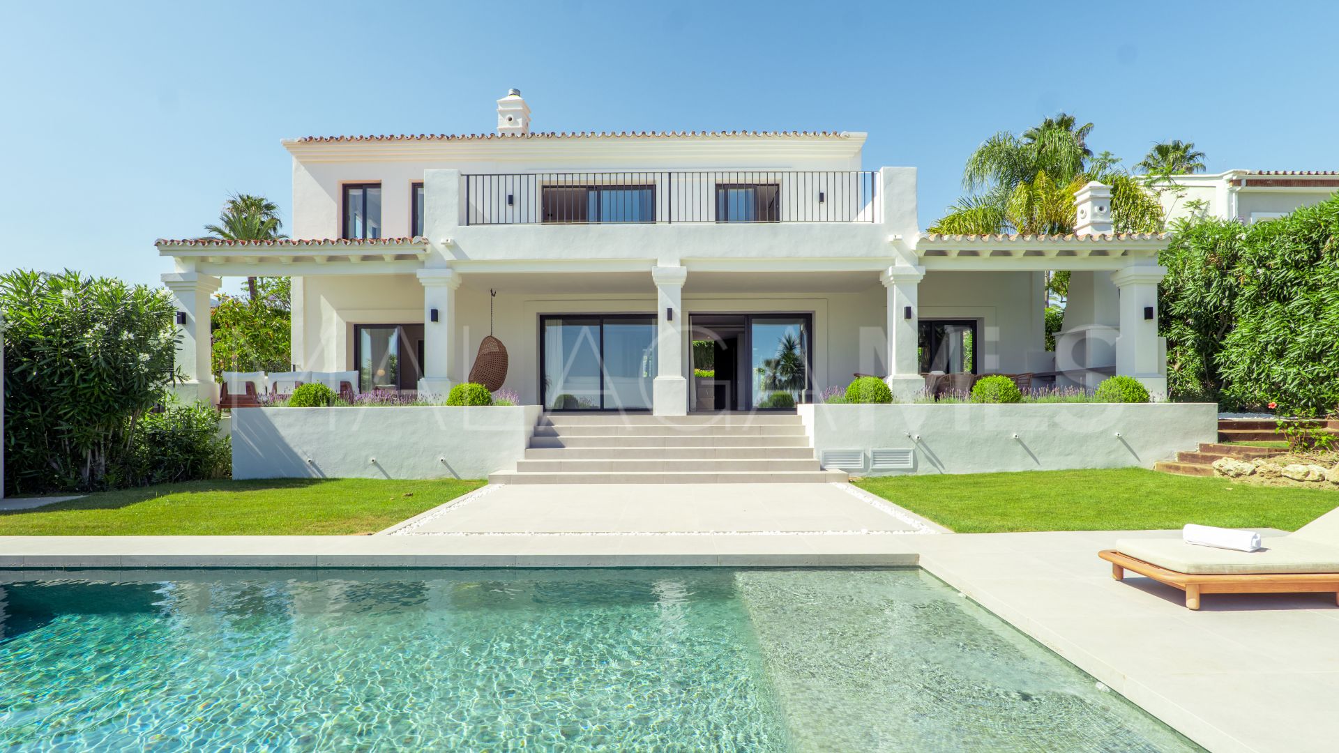 Villa for sale in Nueva Andalucia