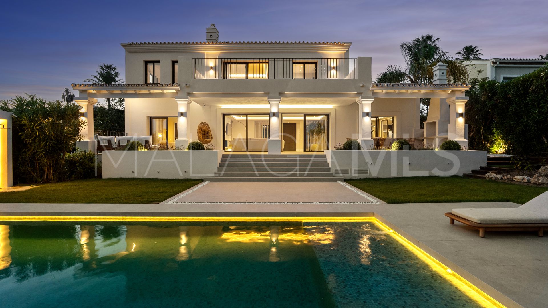 Villa for sale in Nueva Andalucia