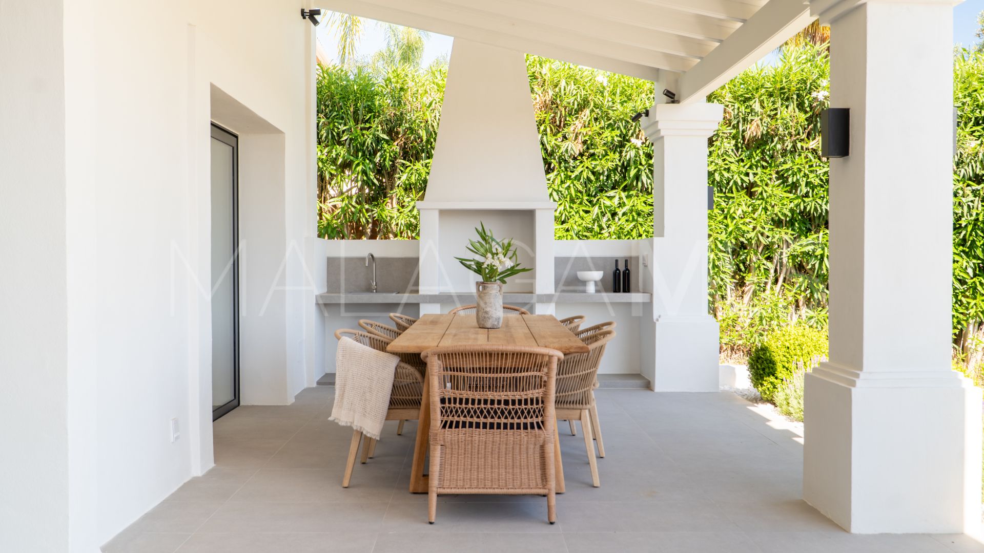 Villa for sale in Nueva Andalucia