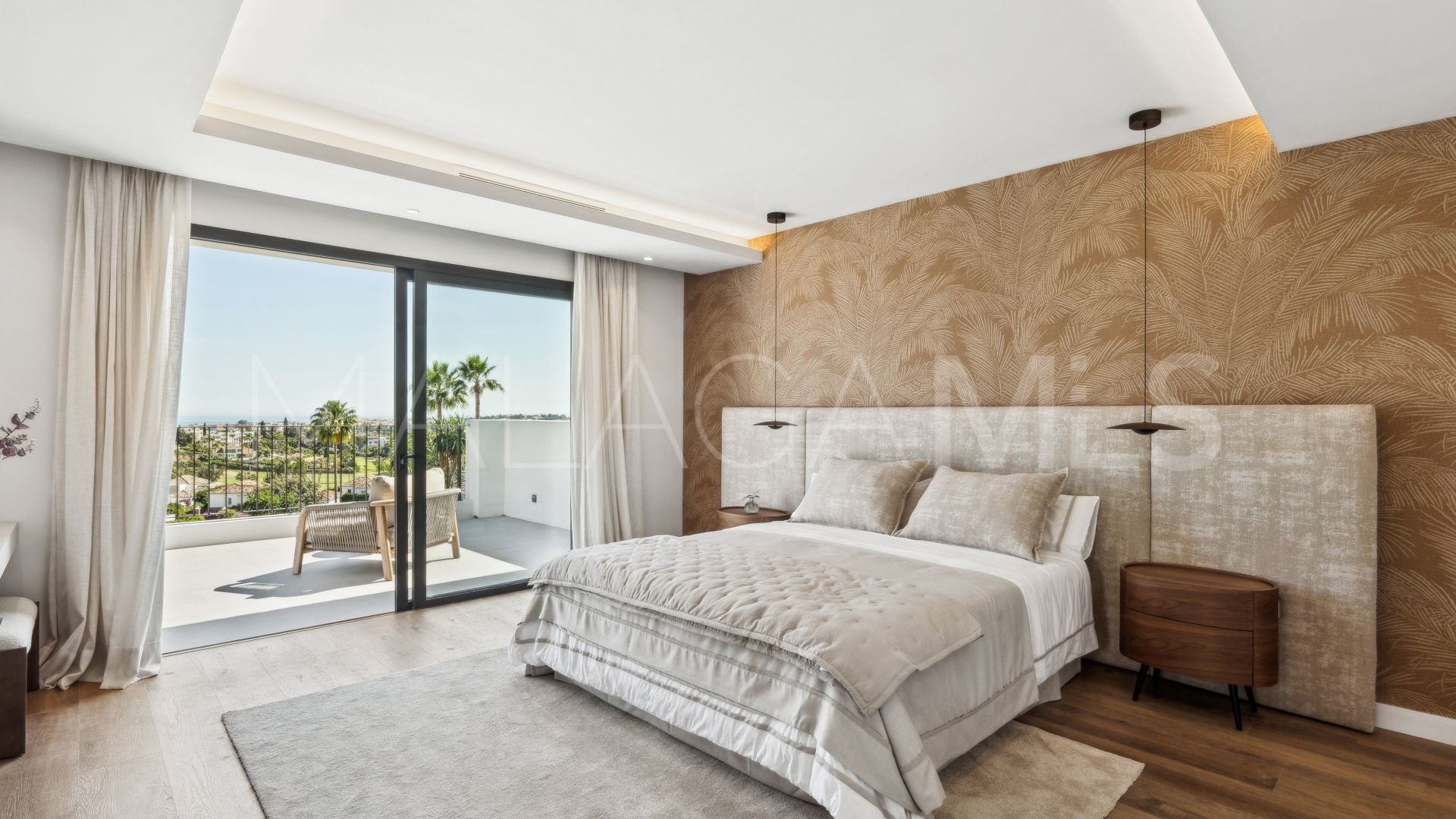 Villa for sale in Nueva Andalucia