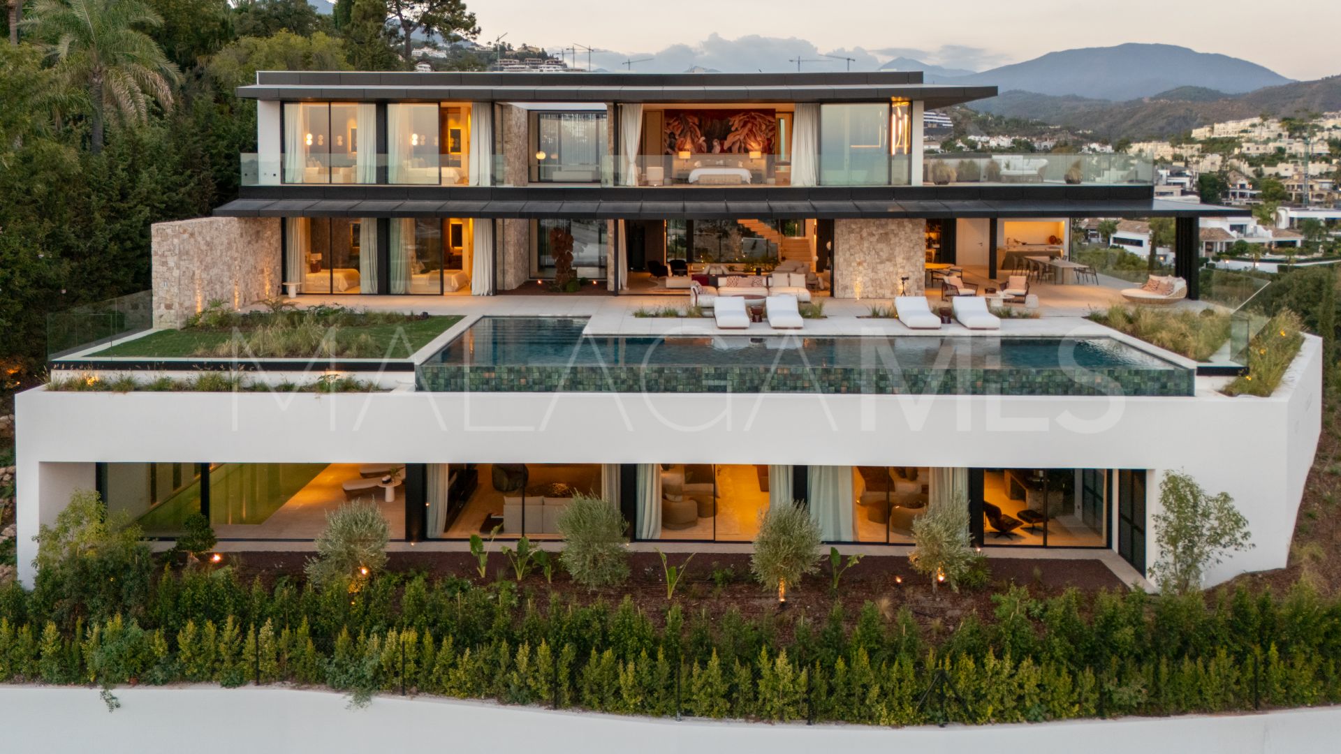 Villa for sale in Benahavis