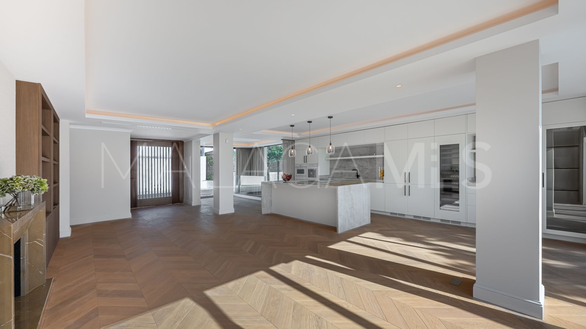 4 bedrooms villa for sale in Elviria