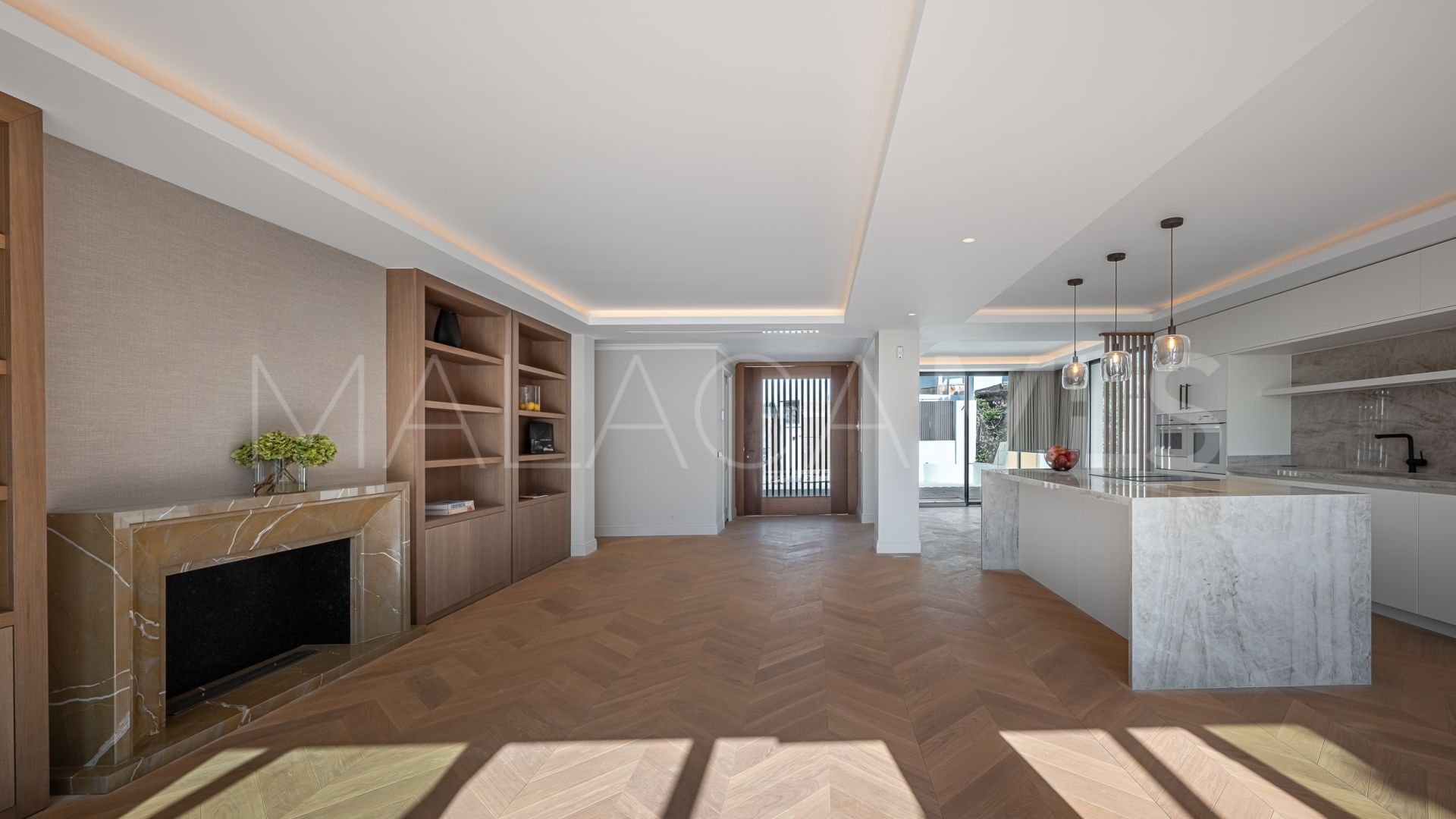 4 bedrooms villa for sale in Elviria