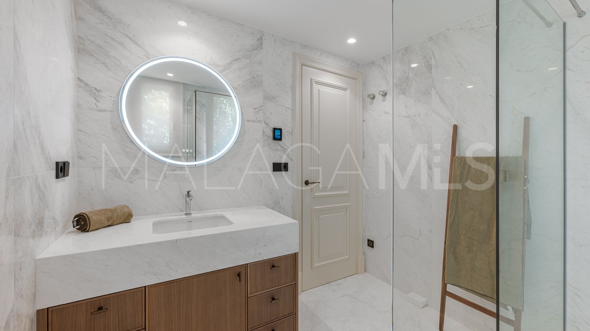 4 bedrooms villa for sale in Elviria
