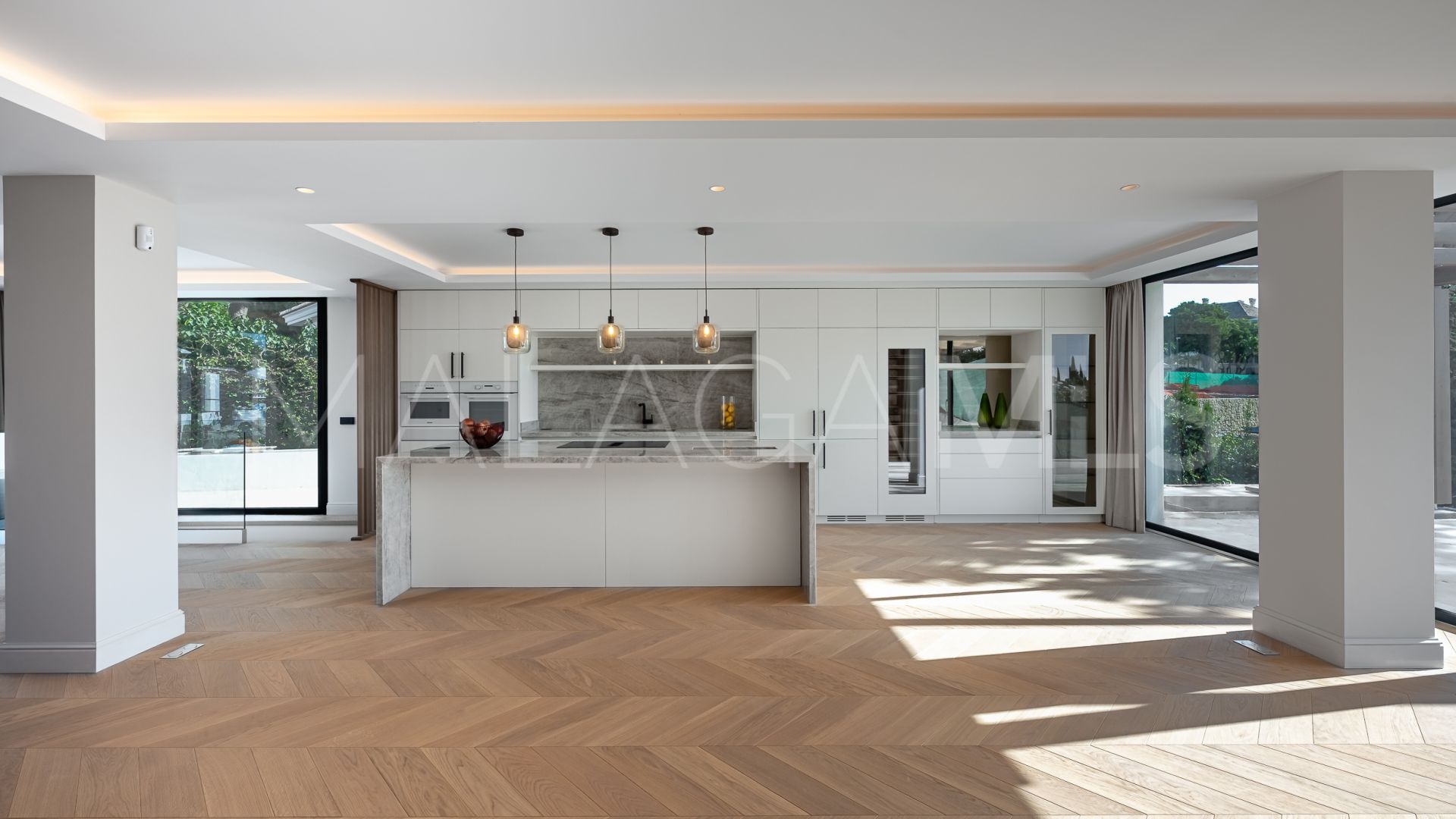 4 bedrooms villa for sale in Elviria
