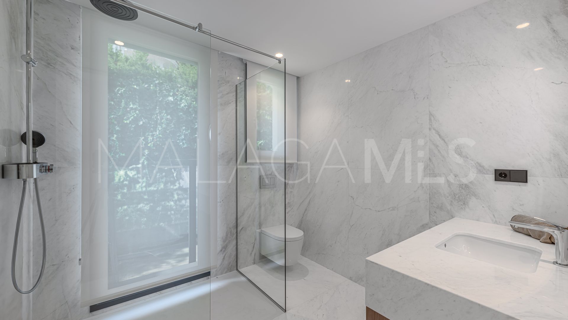 4 bedrooms villa for sale in Elviria