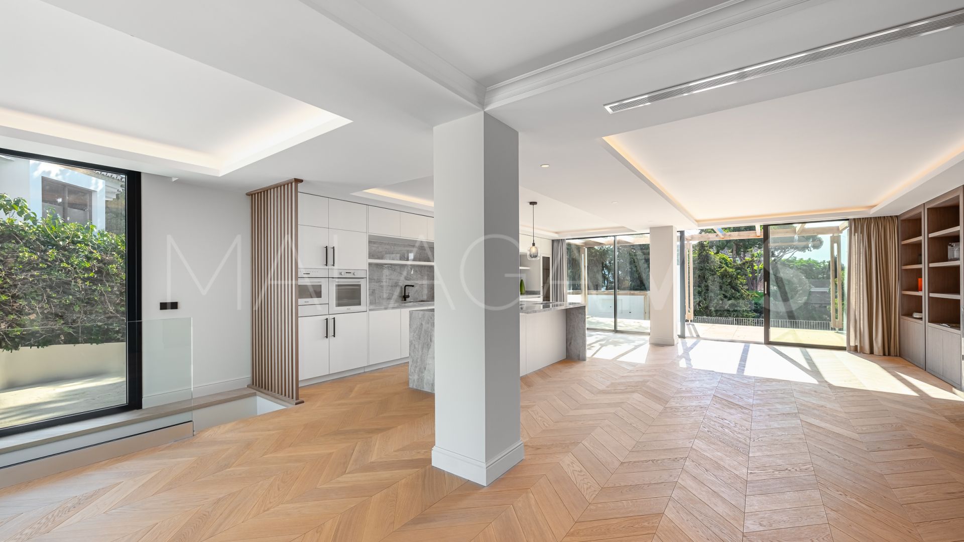 4 bedrooms villa for sale in Elviria