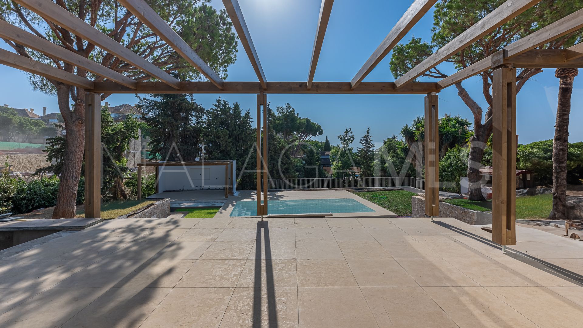 4 bedrooms villa for sale in Elviria