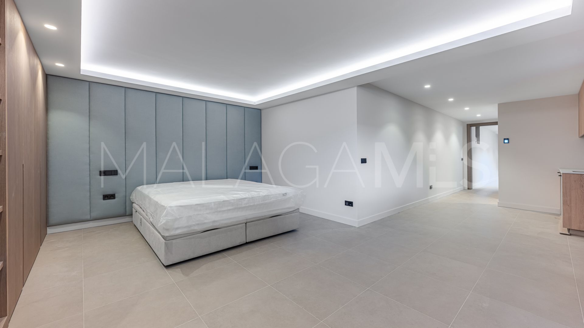4 bedrooms villa for sale in Elviria