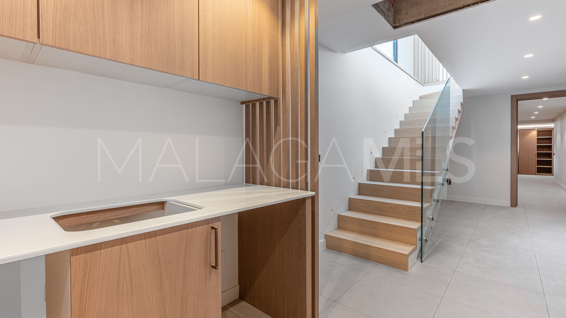 4 bedrooms villa for sale in Elviria
