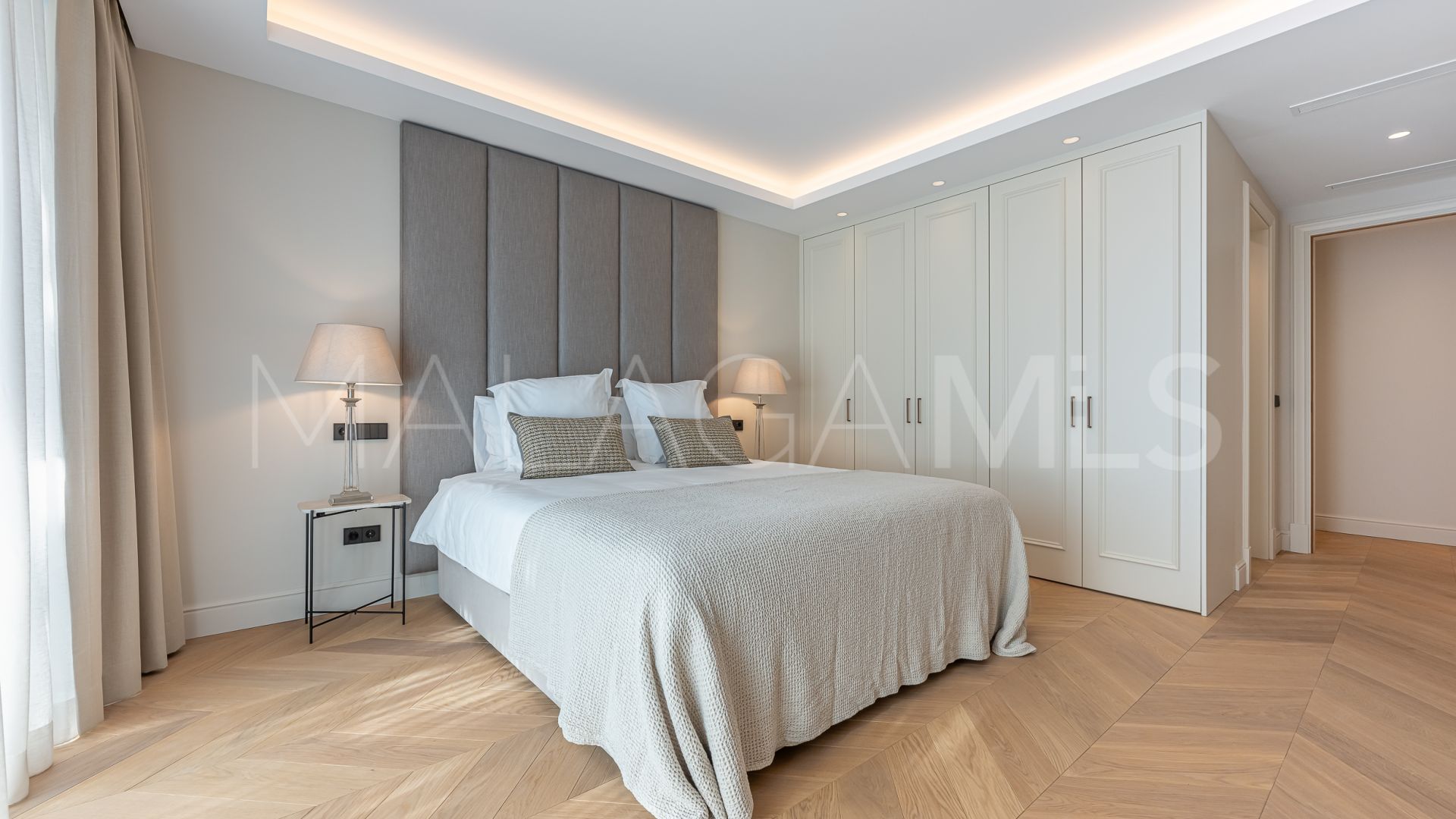 4 bedrooms villa for sale in Elviria