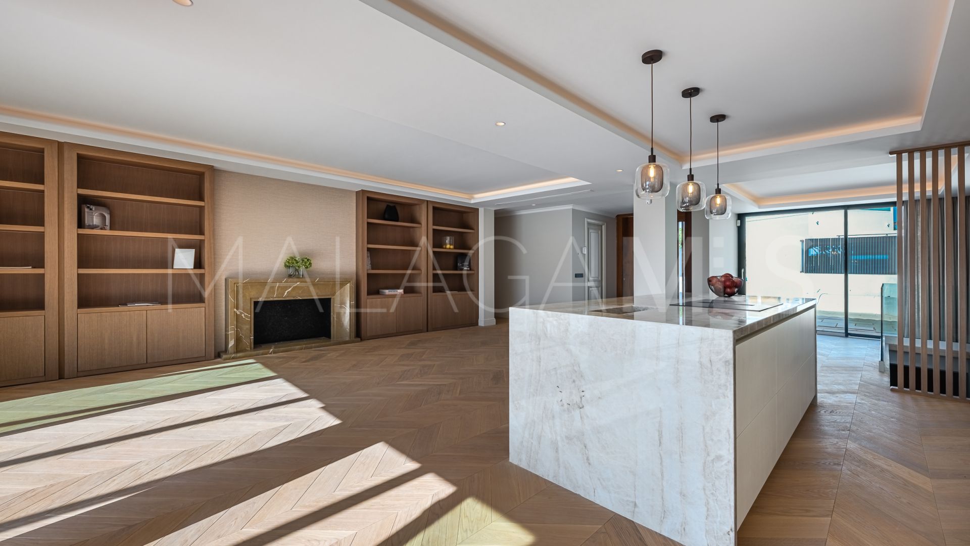 4 bedrooms villa for sale in Elviria