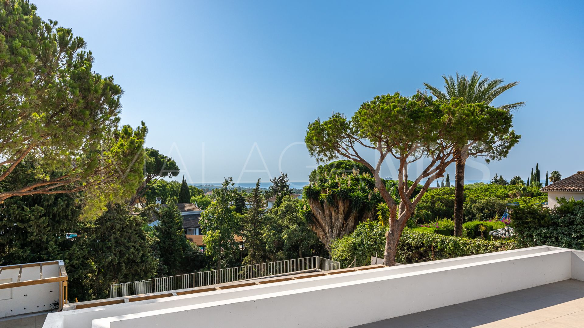 4 bedrooms villa for sale in Elviria