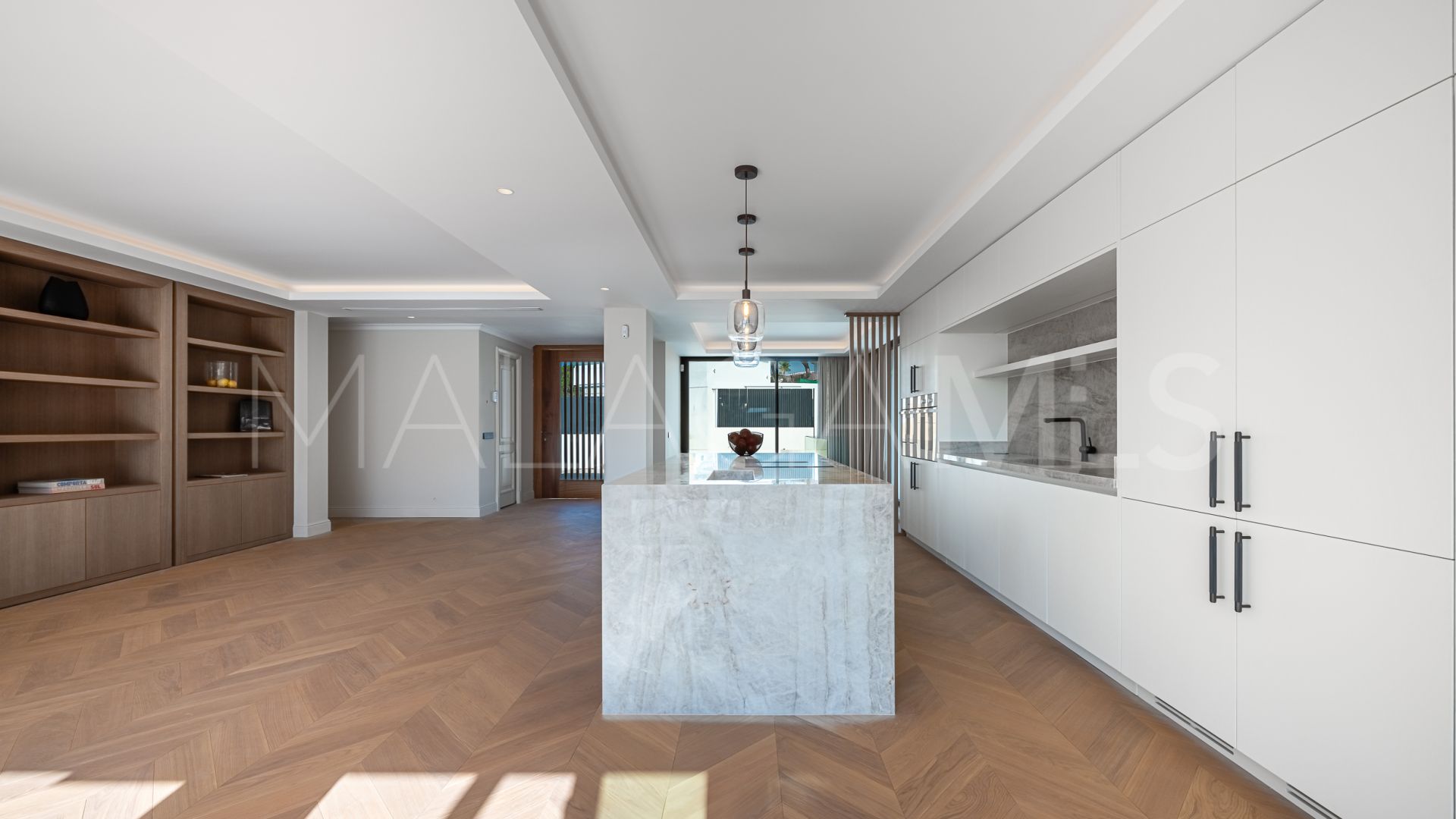4 bedrooms villa for sale in Elviria