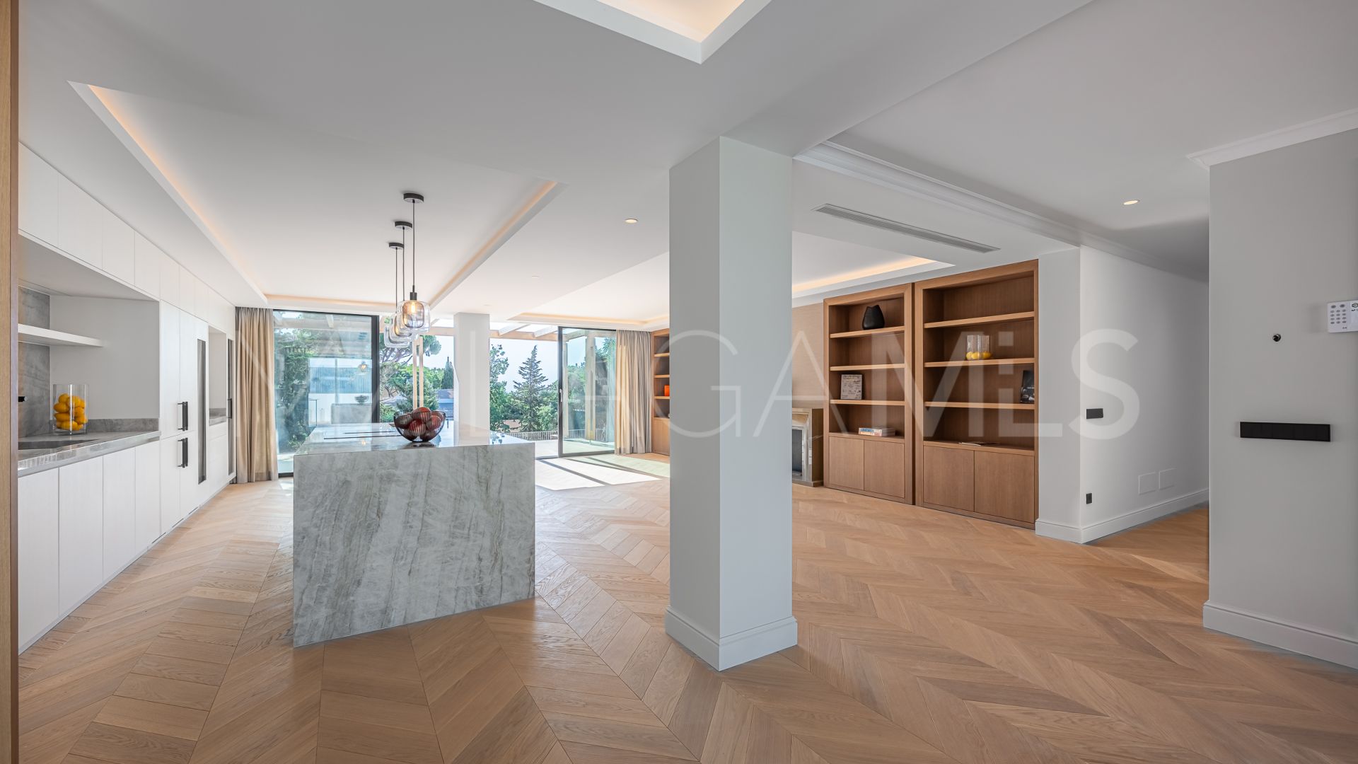 4 bedrooms villa for sale in Elviria