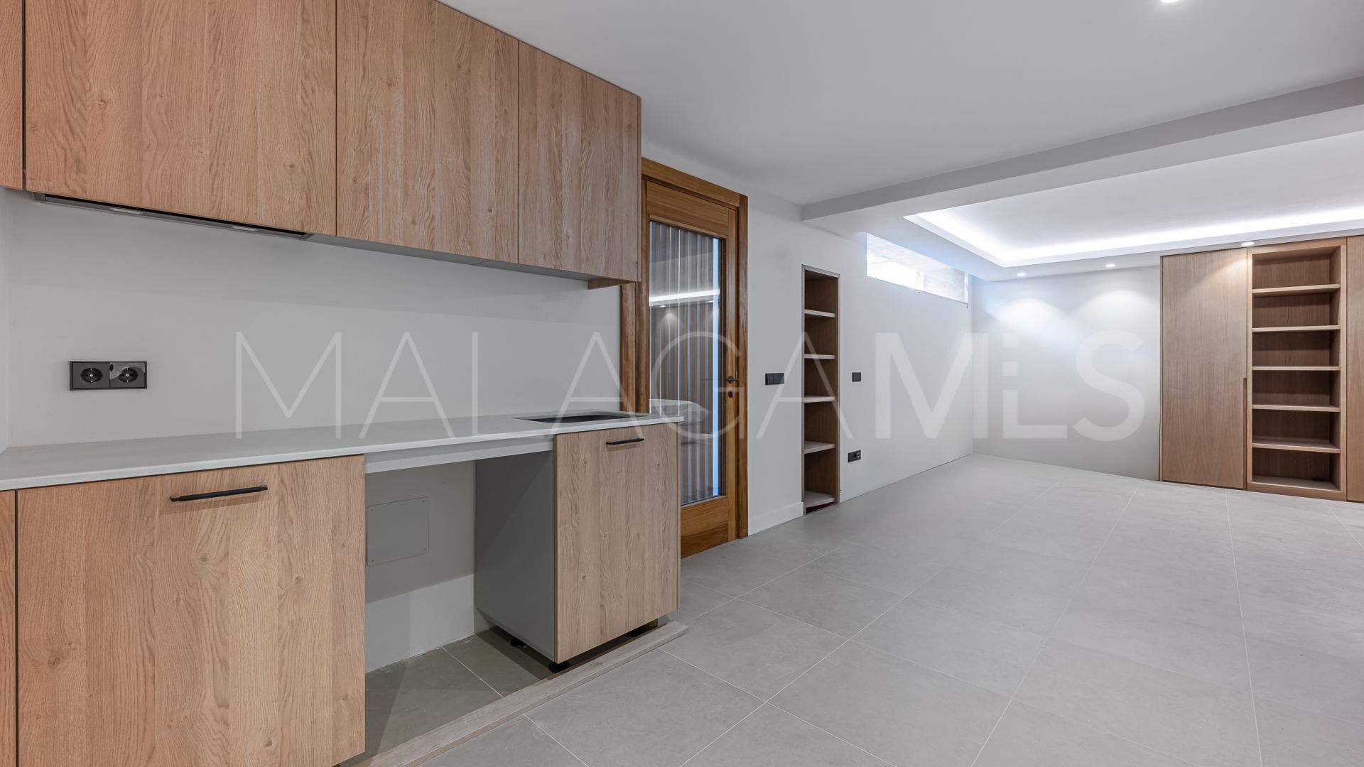 4 bedrooms villa for sale in Elviria