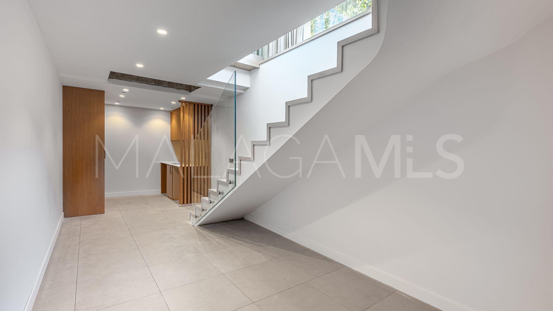 4 bedrooms villa for sale in Elviria
