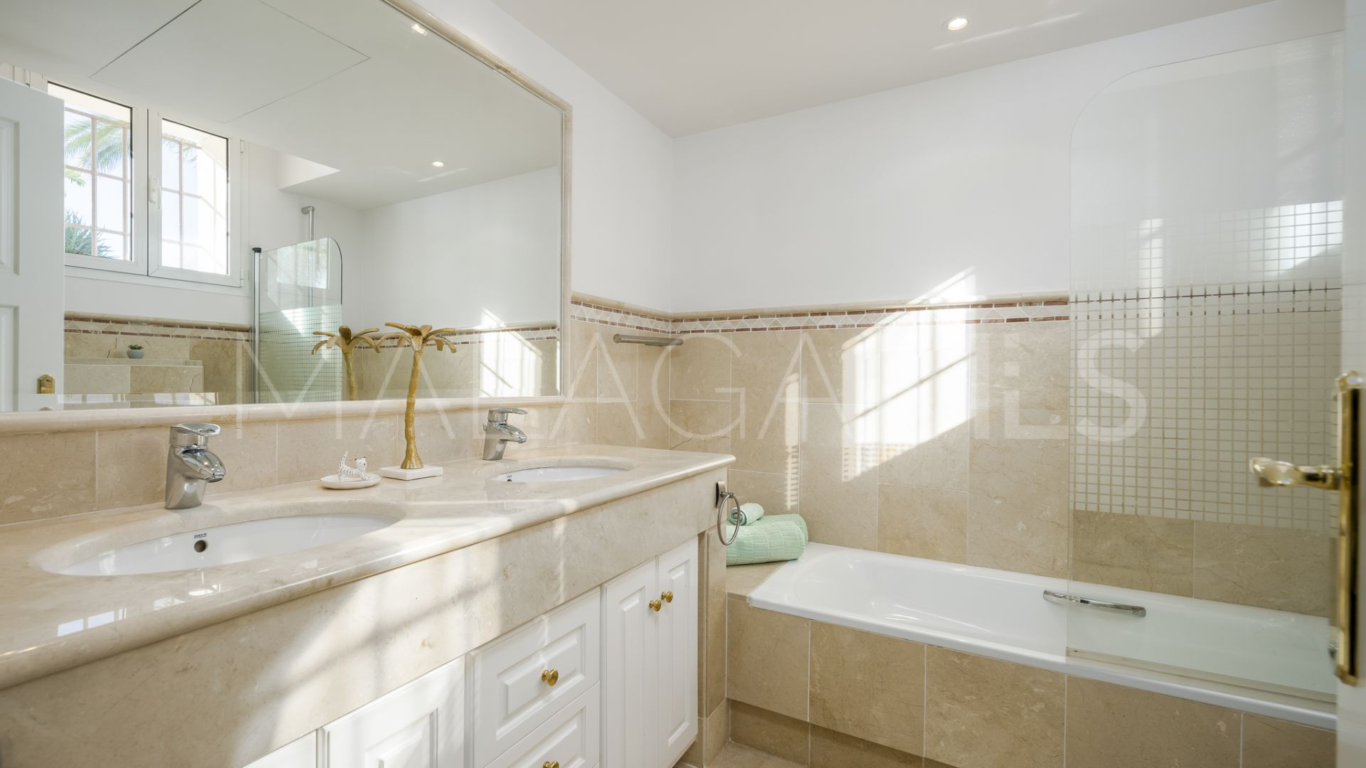 Los Altos de los Monteros, villa a la venta