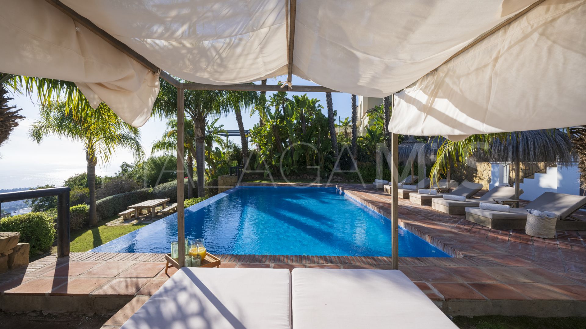 Los Altos de los Monteros, villa a la venta