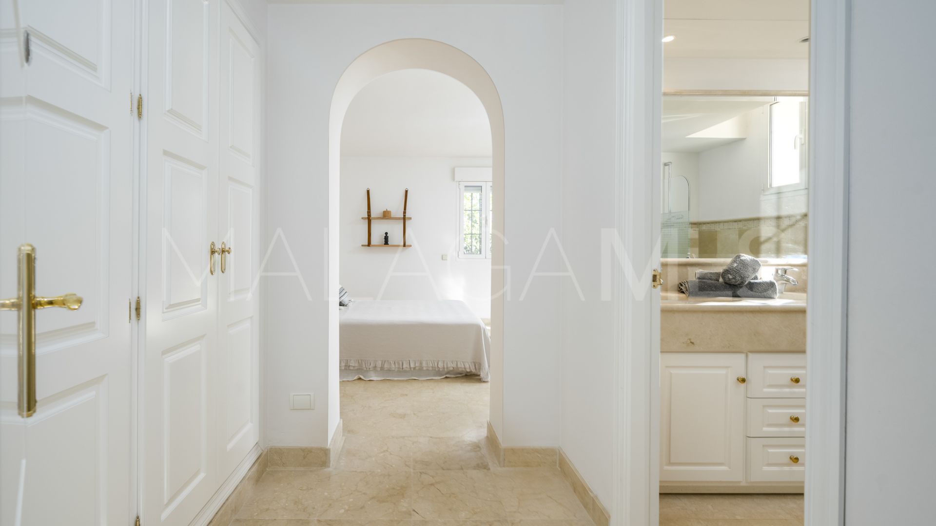 Los Altos de los Monteros, villa a la venta