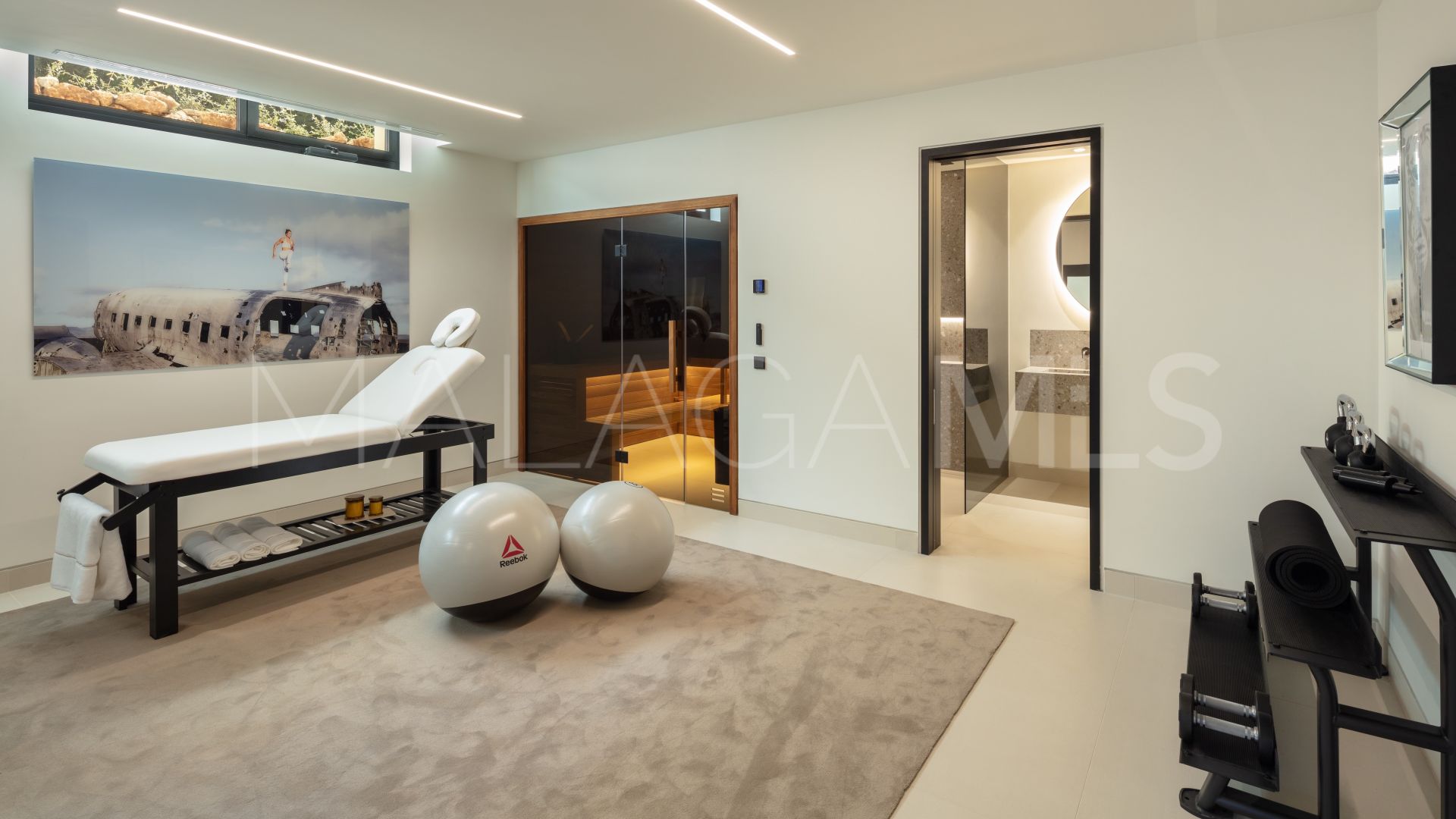 Villa for sale in Nueva Andalucia