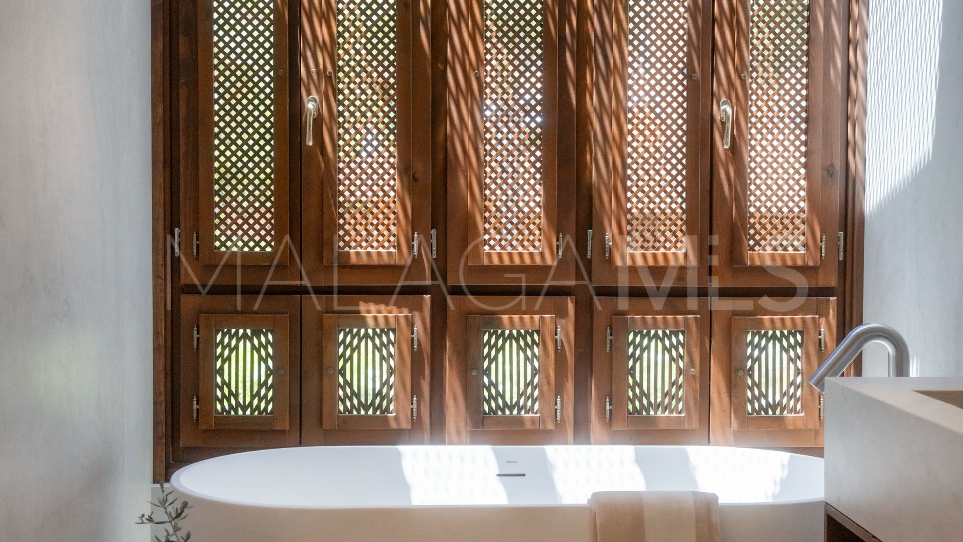 Atico duplex for sale in Nueva Andalucia with 4 bedrooms