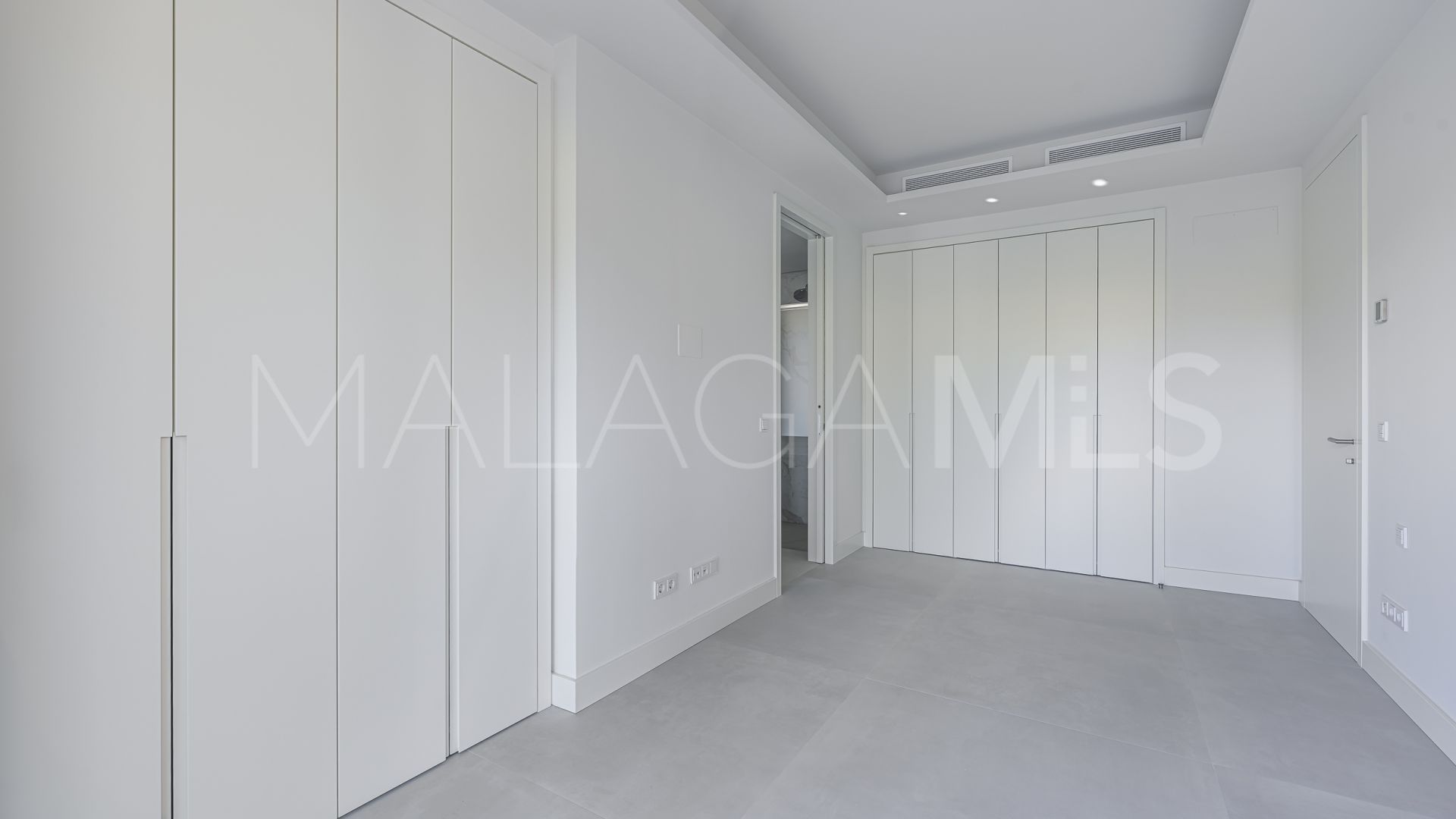 Buy apartamento with 2 bedrooms in Marbella Golden Mile