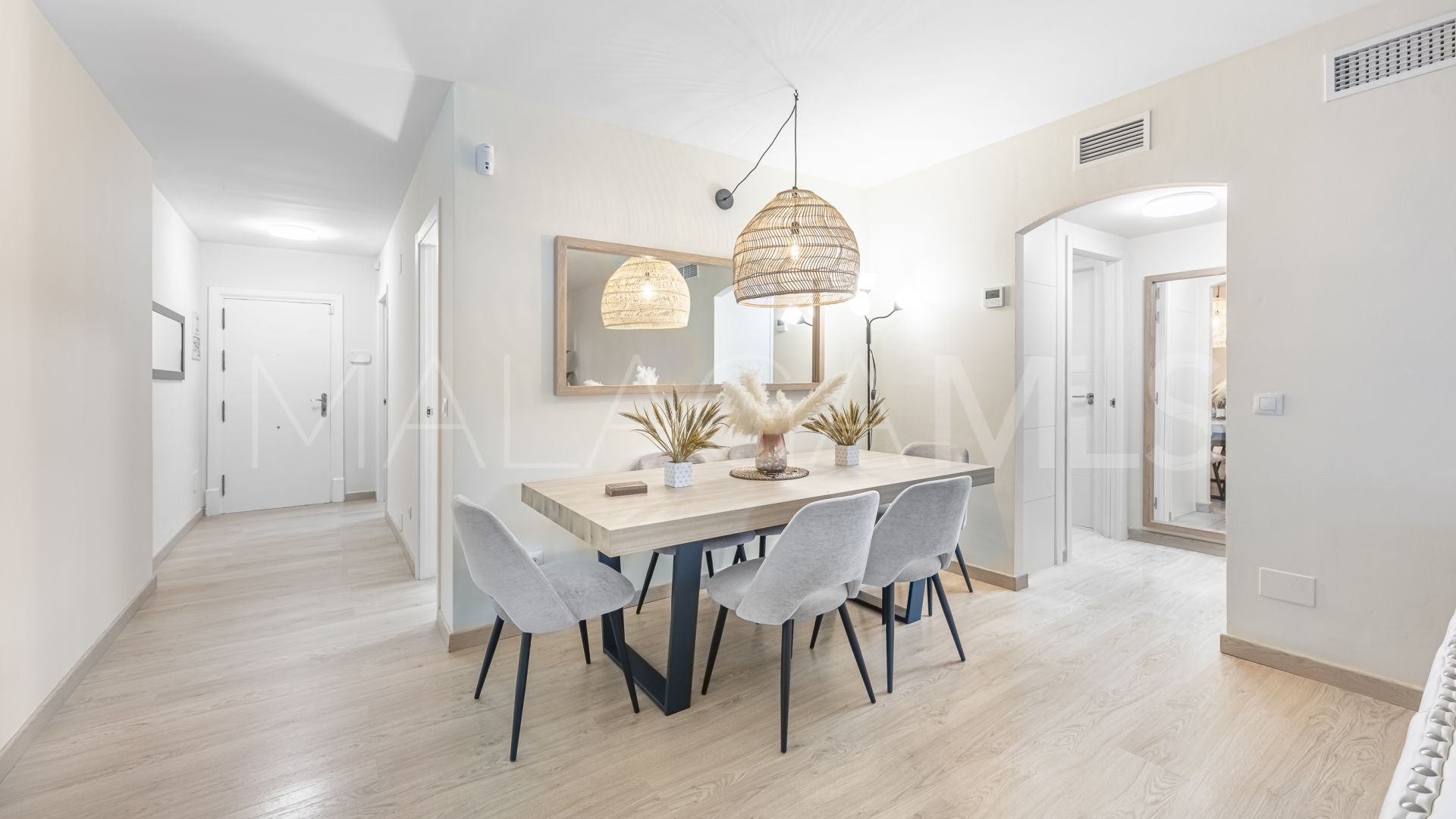 Markplanslägenhet for sale in Jardines de las Lomas