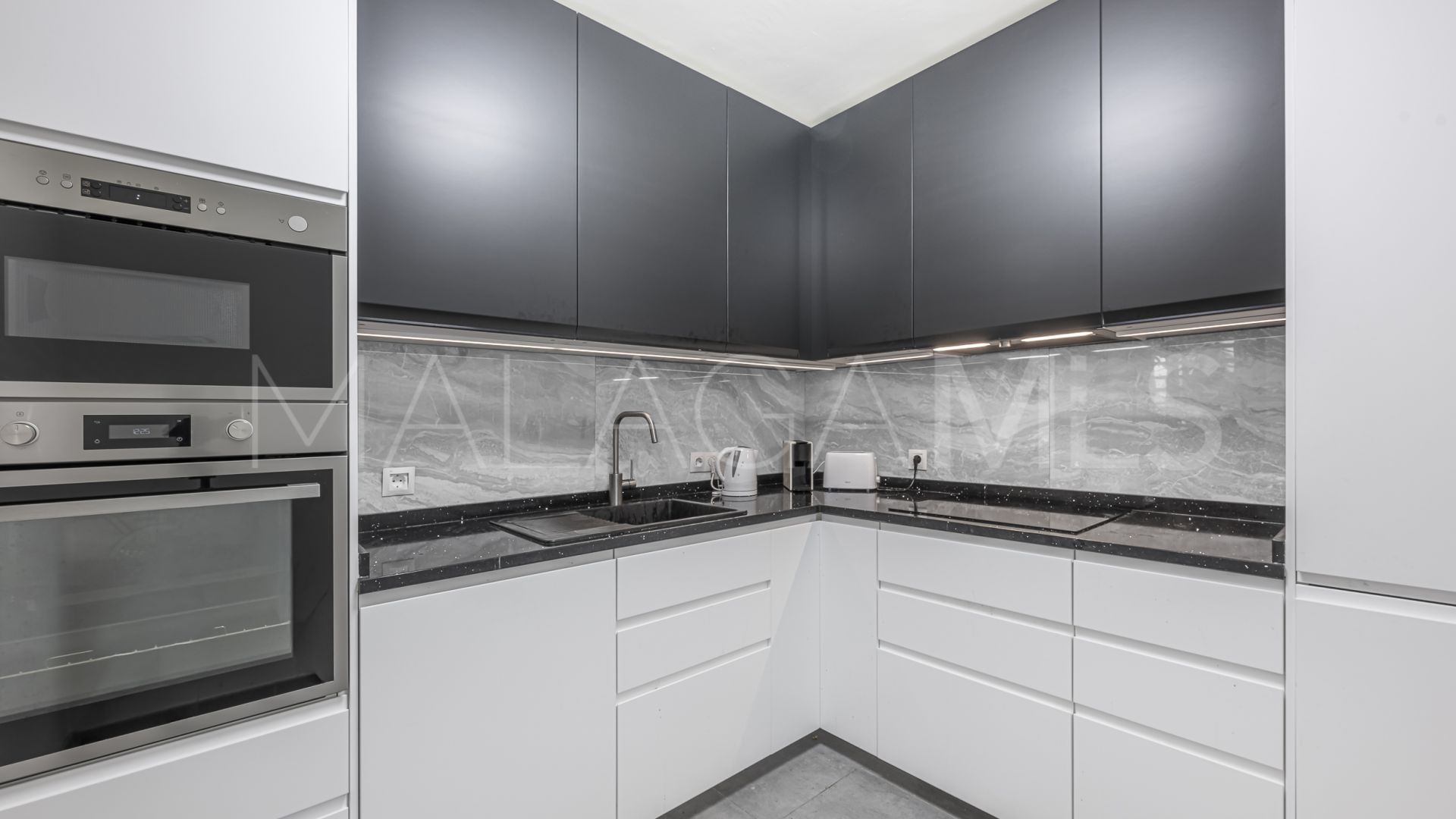 Markplanslägenhet for sale in Jardines de las Lomas