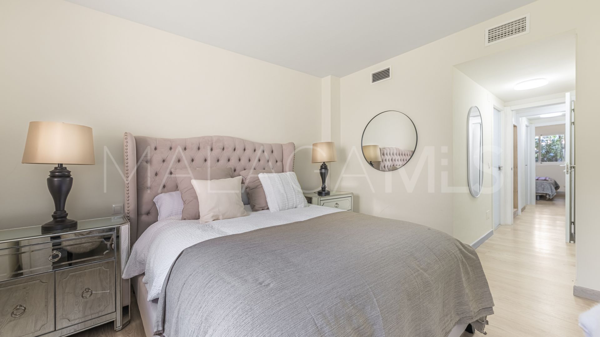 Markplanslägenhet for sale in Jardines de las Lomas