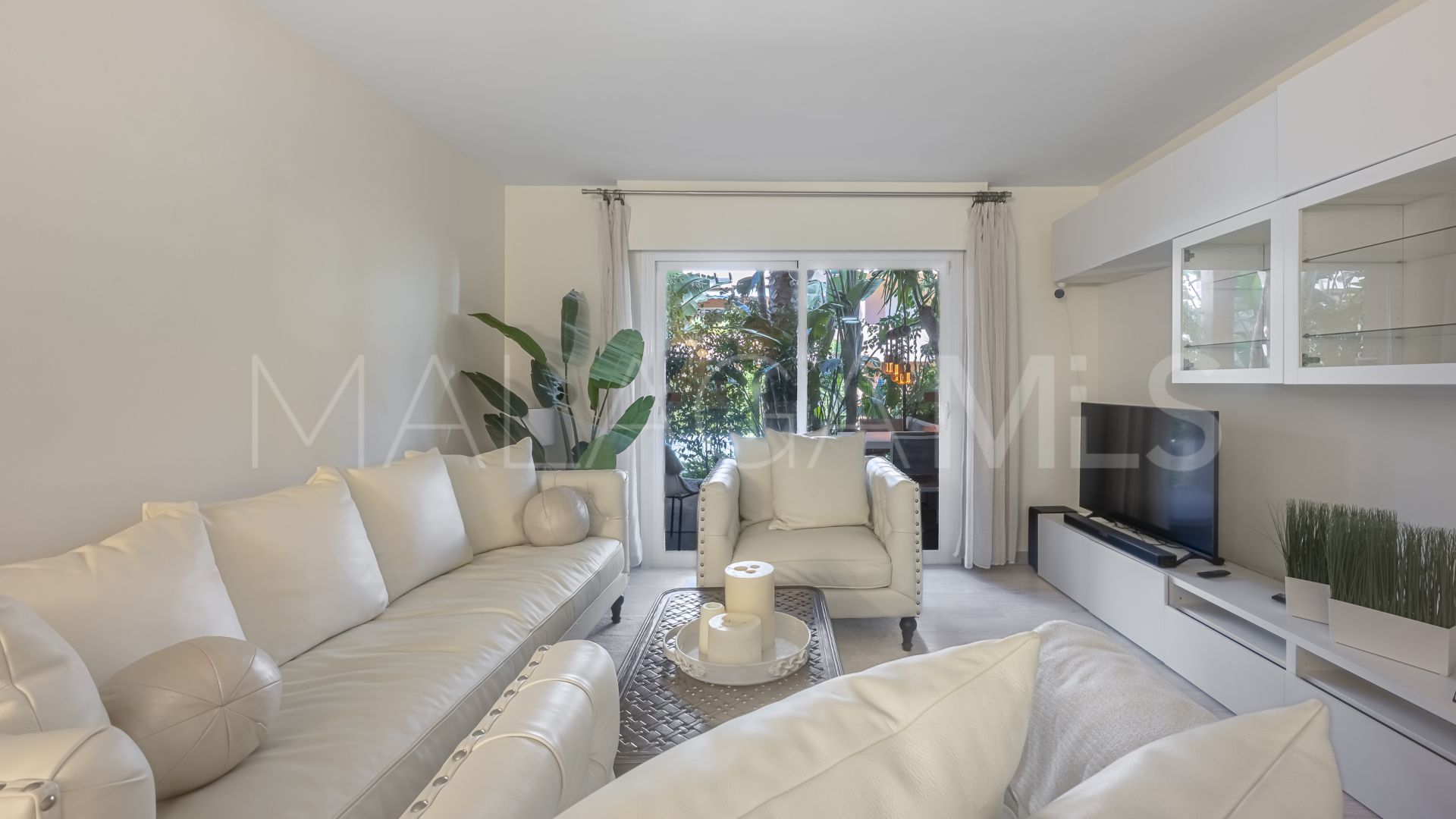 Markplanslägenhet for sale in Jardines de las Lomas