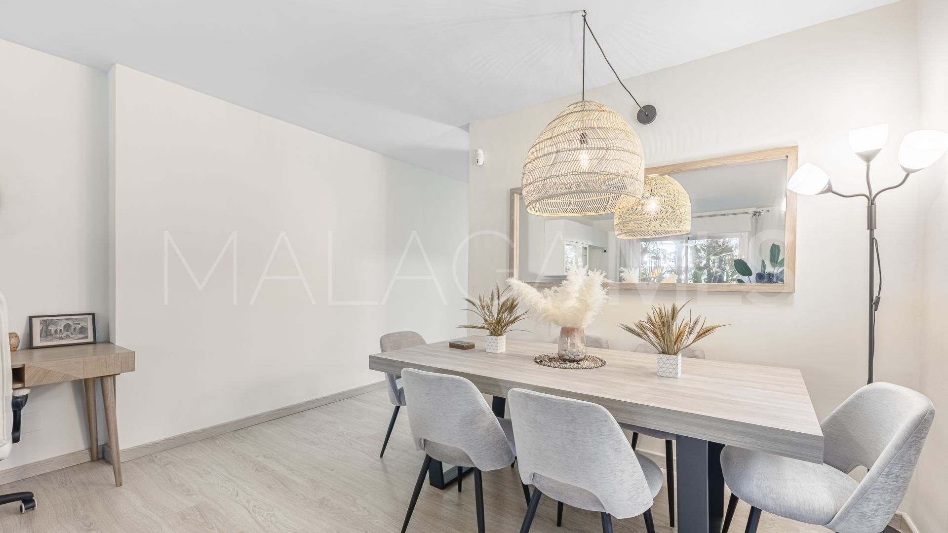 Markplanslägenhet for sale in Jardines de las Lomas