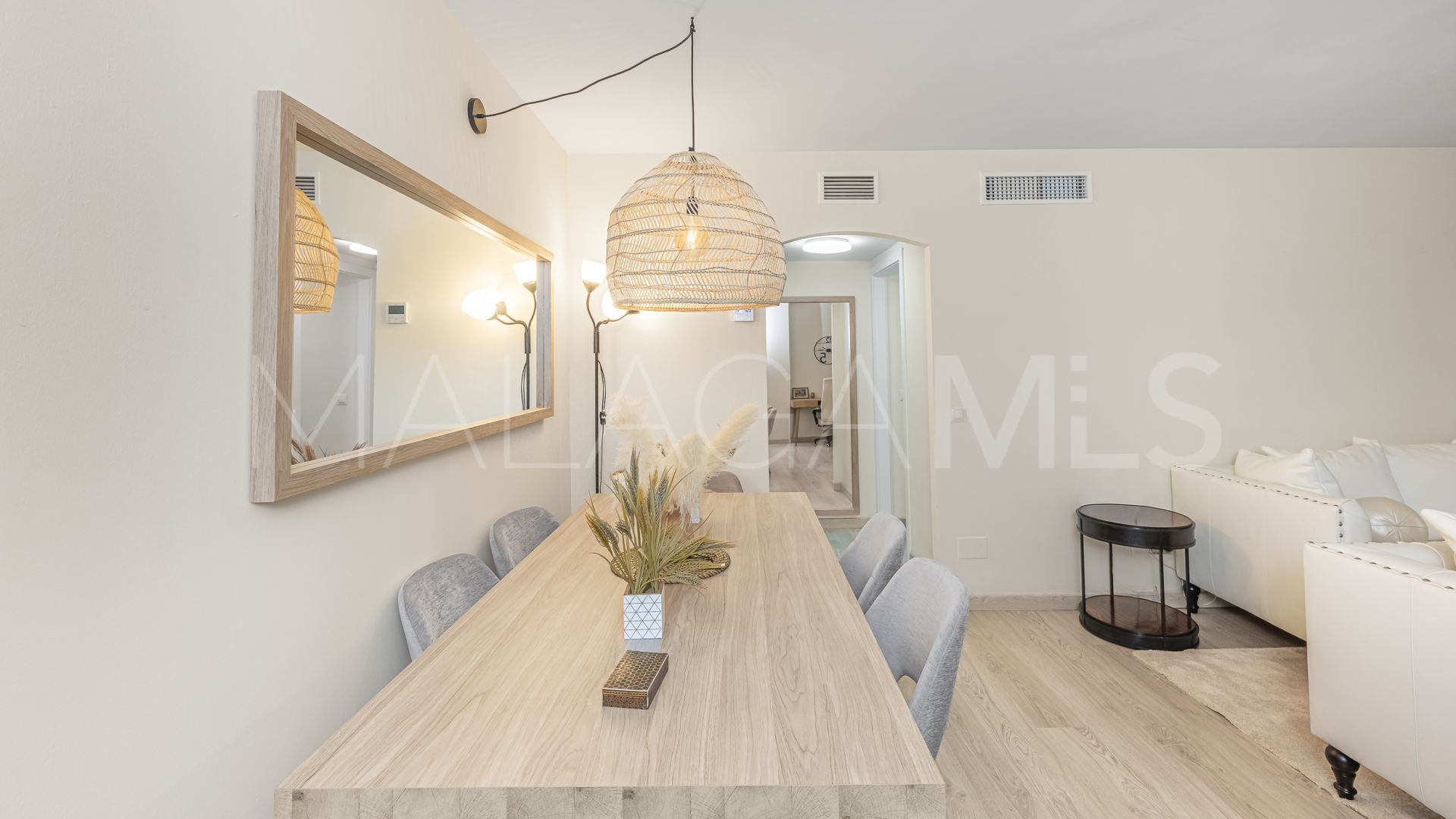 Markplanslägenhet for sale in Jardines de las Lomas