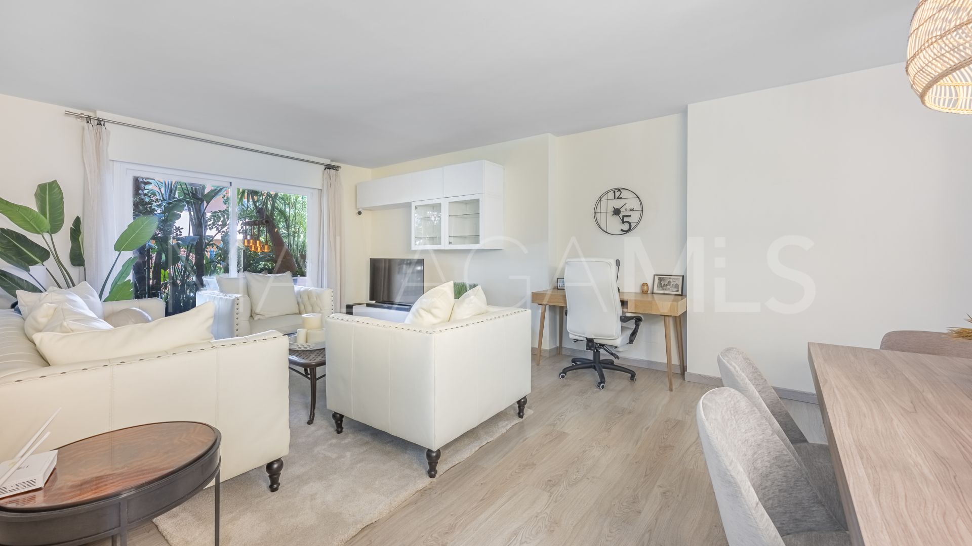 Markplanslägenhet for sale in Jardines de las Lomas