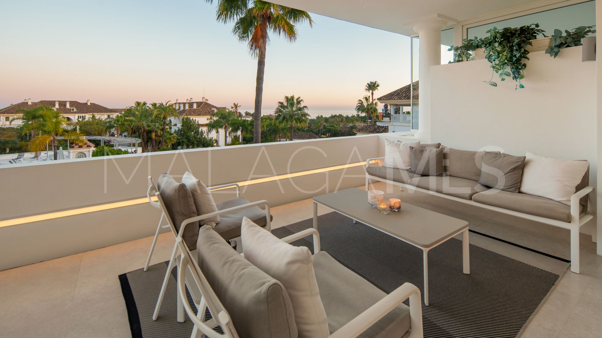 Tvåvånings takvåning for sale in Marbella Golden Mile