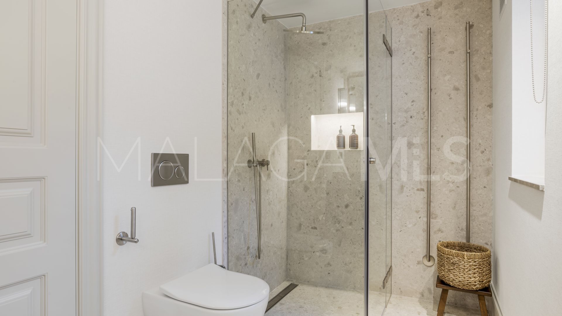 Villa for sale in Nueva Andalucia