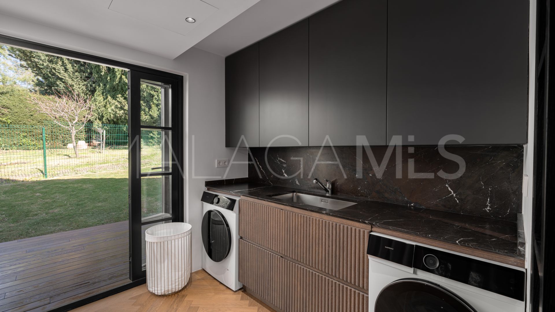 For sale villa in Nueva Andalucia