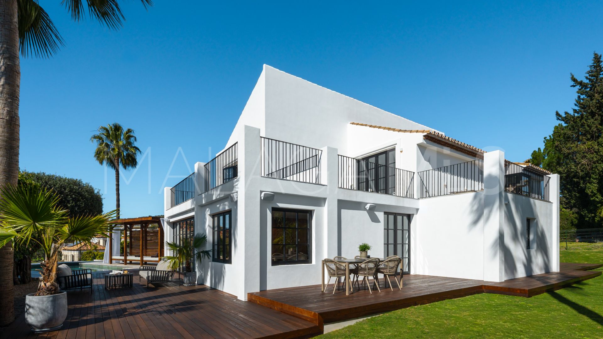 For sale villa in Nueva Andalucia