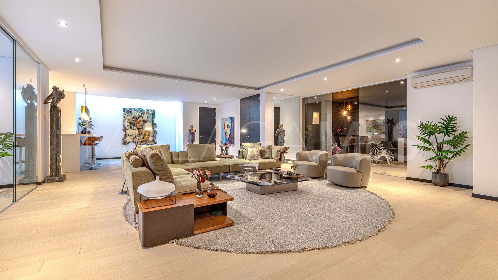 Villa for sale in Guadalmina Baja